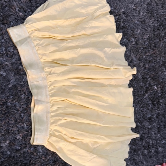 Elegant Cream Pleated Skirt - Picture 3 of 4